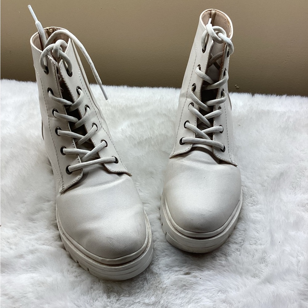 Elegant White Lace-Up Combat Boots Size 8